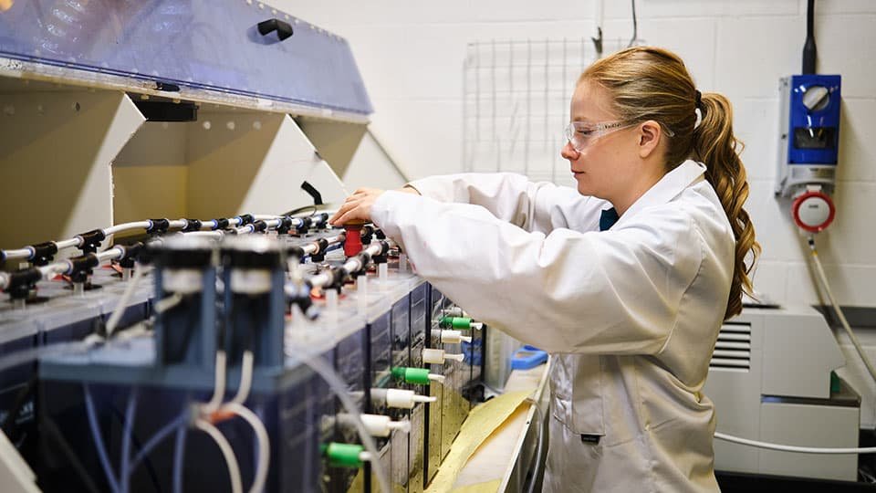 Sistema de bateria fabricado em Loughborough promete cozinha limpa com hidrogênio para comunidades africanas remotas