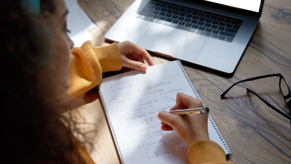 Compreender como o cérebro funciona pode transformar a forma como os alunos aprendem matemática
