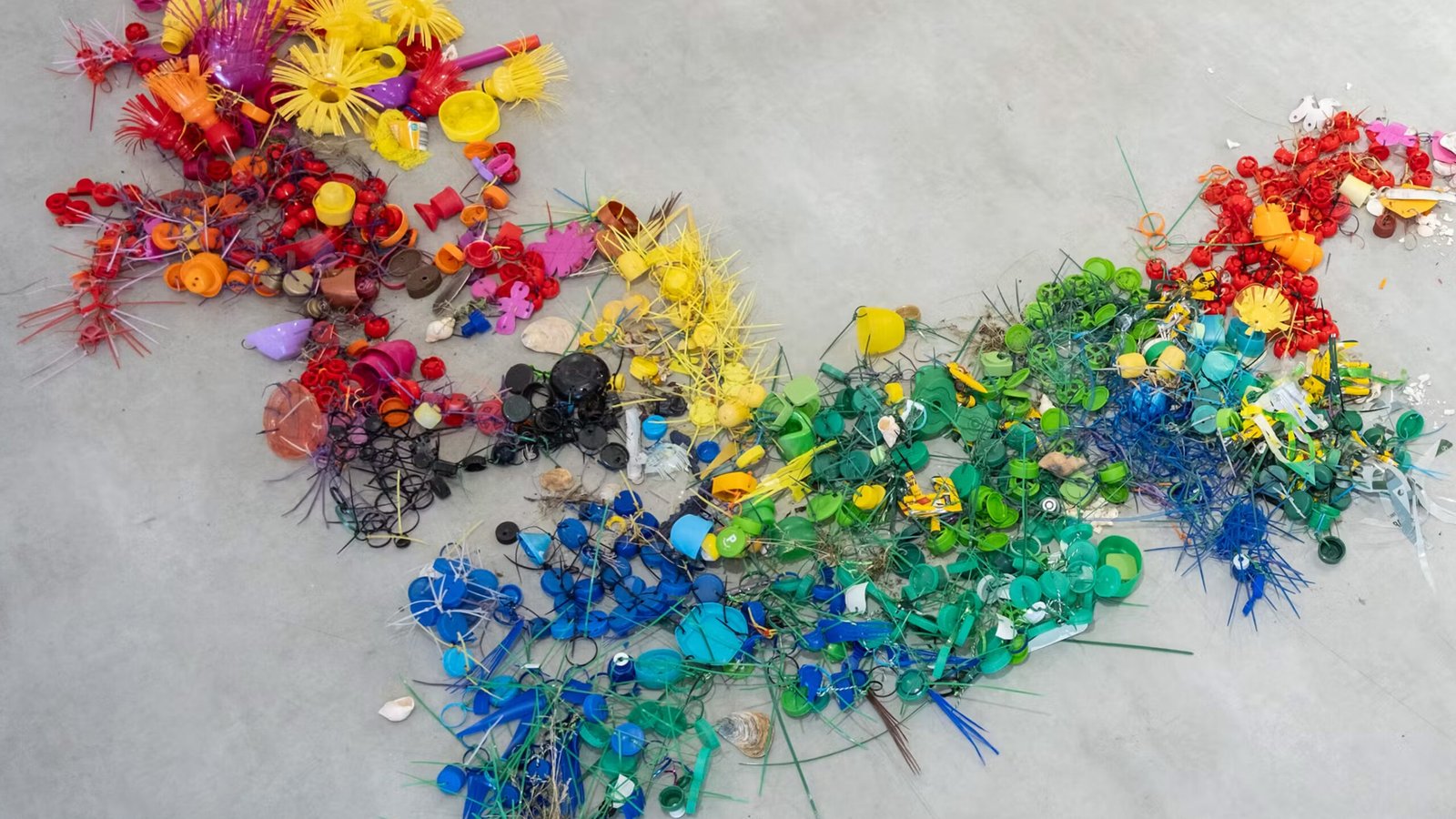 Como a arte de instalação pode tornar os resíduos plásticos mais tangíveis | Notícias e eventos